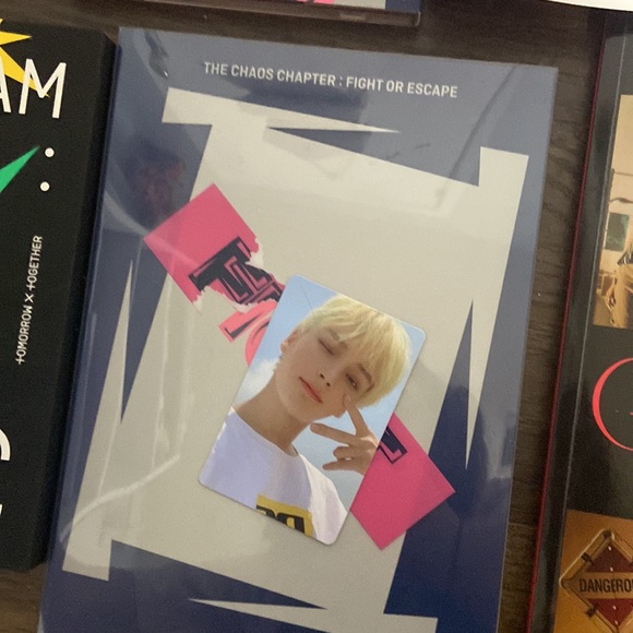 7 kpop albums 3 bts 2 txt 2 itzy - Picture 5 of 7